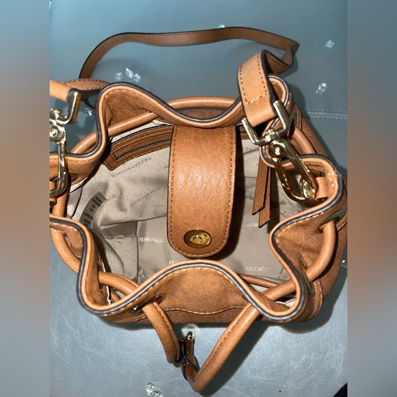 π€π€NEW CALVIN KLEIN Crossbody Bag!π€π€ - Picture 5 of 7